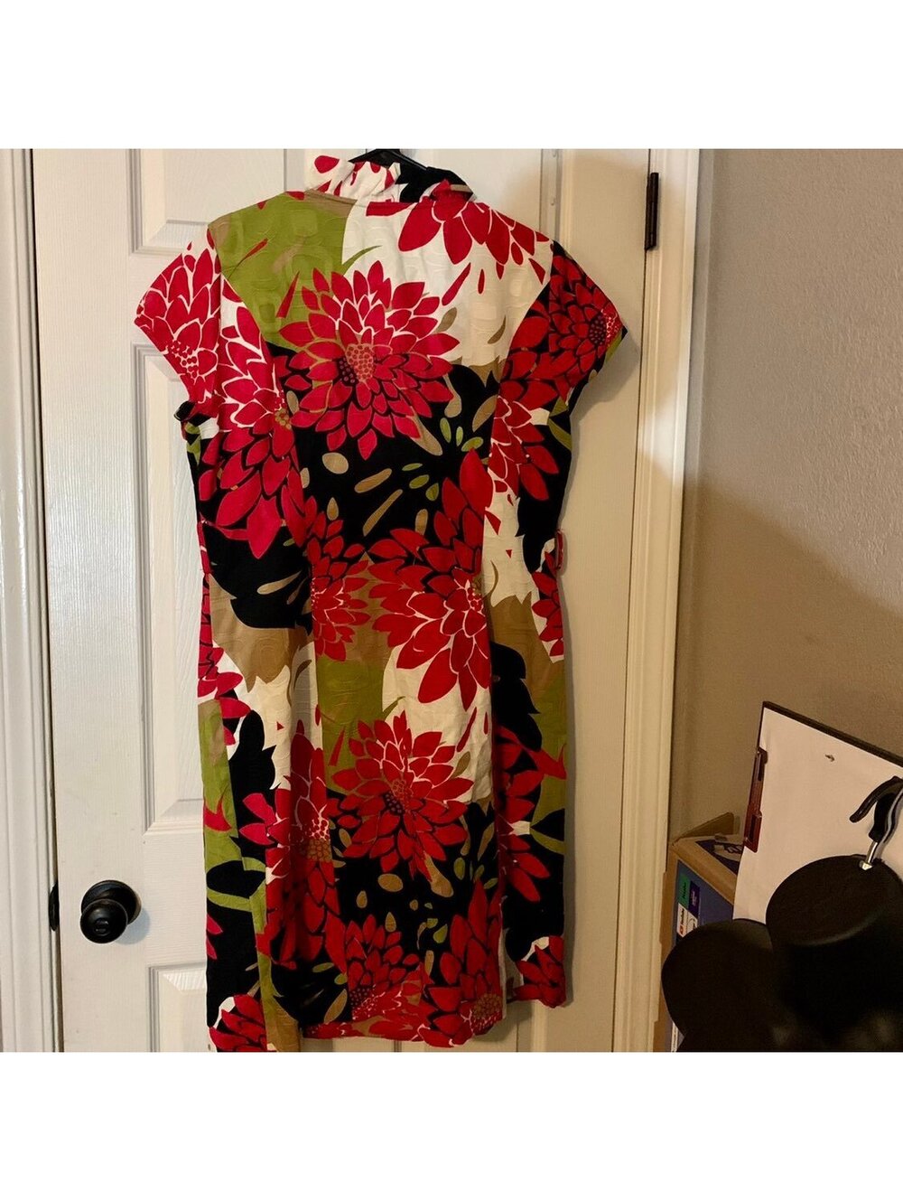 SIGNATURE by ROBBIE BEE Women's Floral Dress, Size 16 Red, Green And Black.  The - Picture 2 of 9